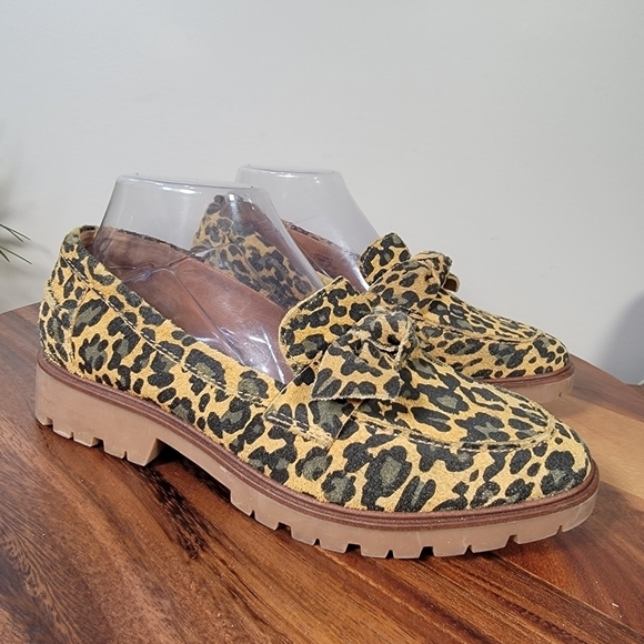 Lucky Brand Tamio Leopard Print Suede Flat Loafer in Inca Gold Size 7.5 - Picture 3 of 16